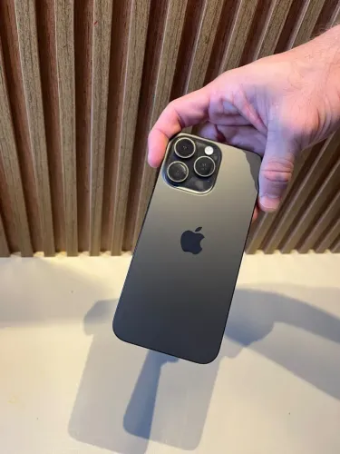 iPhone 15 promax 256 tela trincada
