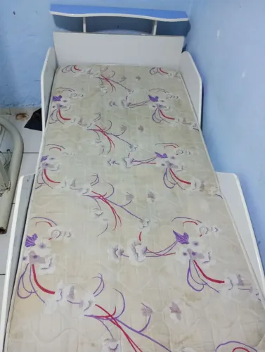 Cama de solteiro. tá em perfeito estado.o colchão nao está a venda 