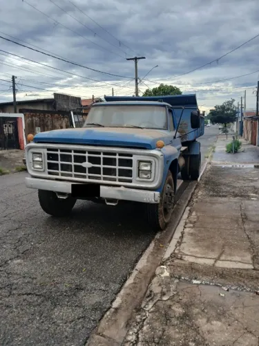 VENDO - Caminhão FORD F11000 Basculante, carroceria aberta hidráulico