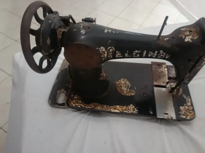 Máquina antiga pra restaurar