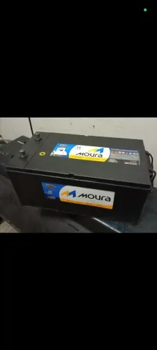Bateria de caminhão Moura 220ah, semi nova