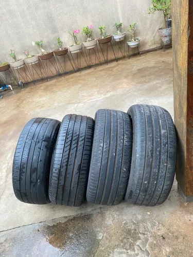 Vendo 4 pneus medida 215-50 17 , marca michelin!