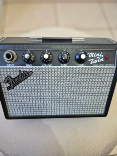 Vendo/Troco Amplificador Fender Mini Twin Made in Korea