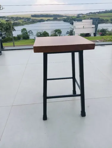 Banquetas ferro e madeira