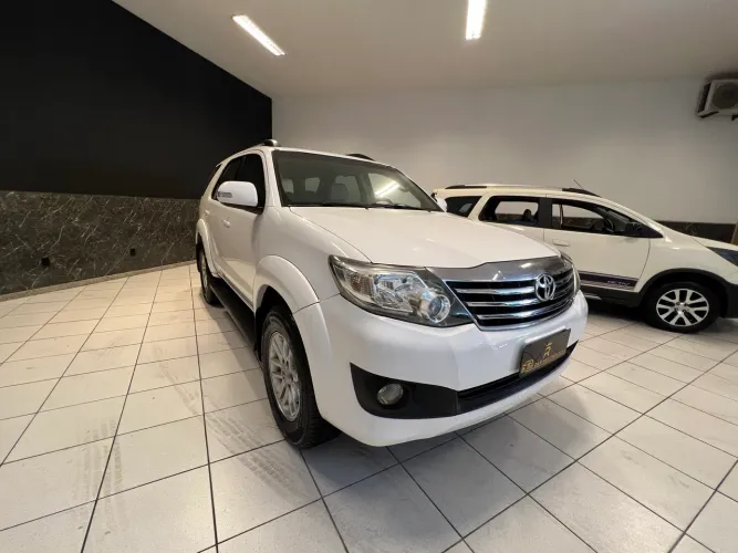 Toyota Hilux SW4 SR 4X2 2.7/ 2.7 Flex 16V Aut. 2015