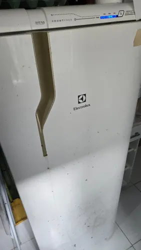 Geladeira Eletrolux RFE39