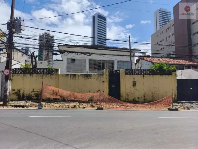 ALUGO CASA COM 6 QUARTOS NO BAIRRO DA TORRE / RECIFE