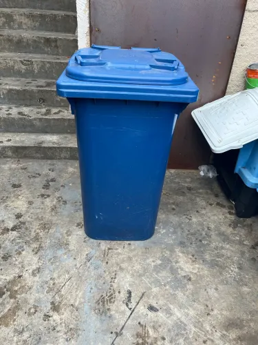 Vende se carrinho de lixo 240L