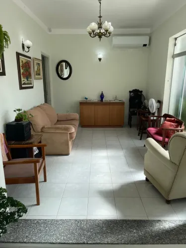 Excelente casa a venda localizada no centro de Amparo rua super tranquila confira!