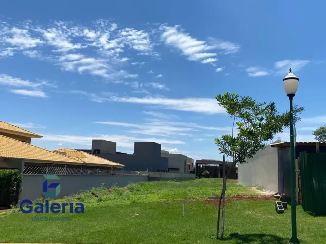Terreno em condomínio à venda, 420m² - Vila do Golfe