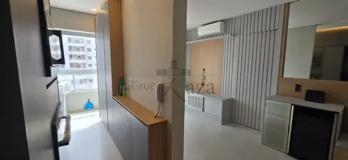 Apto automatizado Alexa no Urbanova: 3 dorms, ar, sacada de vidro c/ churrasqueira e 2 vag