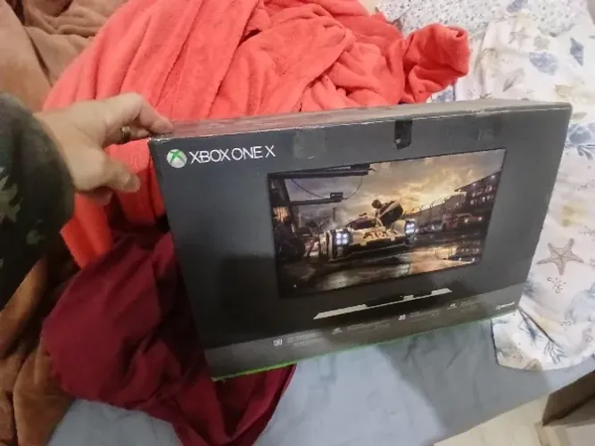 X BOX ONE X NOVINHO 3 MESES DE USO.