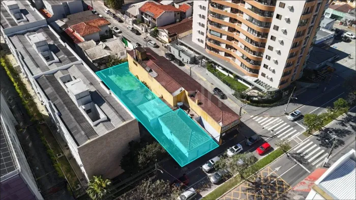 Terreno de 466.35m² no Centro