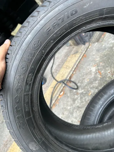 Pneus 225/55/17 Firestone por 300 cada semi novo