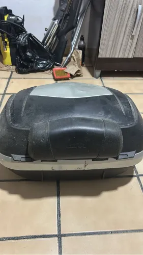 Vendo baú givi