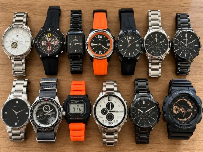 Lote 15 Relógios Tommy Hilfiger, Fossil, G-Shock, Ferrari, Guess, Nautica e Casio
