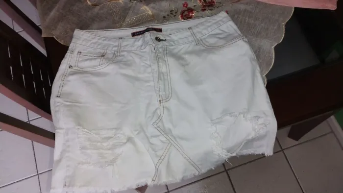 Saia Jeans Branca rasgada - Tamanho 46