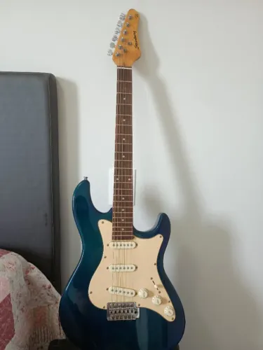 Combo guitarra Strinberg pouquíssimo usada com capa e amplificador WarmMusic 108 d.r.