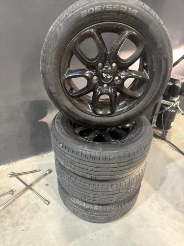 Pneus e rodas aro 205/55 R16