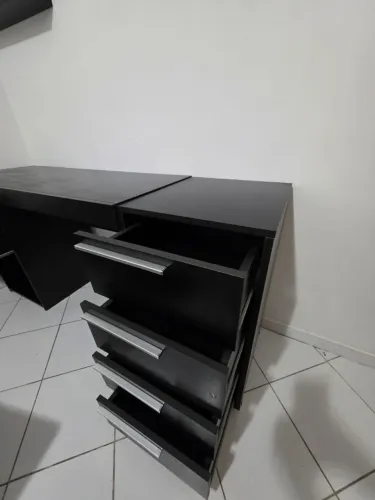 Escrivaninha Preta com 6 Gavetas