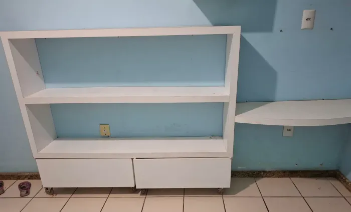 Oportunidade conj prateleiras em MDF 1.50 comp. 0.30 larg e1.25 alt. 2 gavetas com rodizio