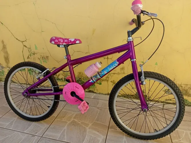 Bicicleta aro 20 usado muito nova
