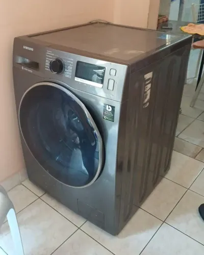 Máquina de Lavar e Seca Usada
