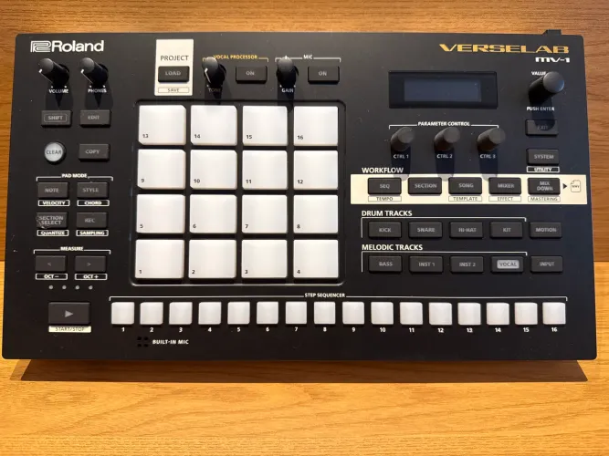 Roland Verselab MV-1