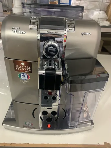 Vanda de Máquina de Café Saeco Syntia com Leiteira 110Wolts