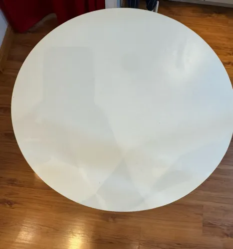 Mesa de loja com gaveta