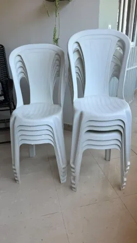 Cadeira Plástica.