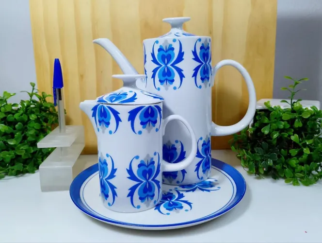 Cj. Dois Bules e Prato Porcelana Vintage.