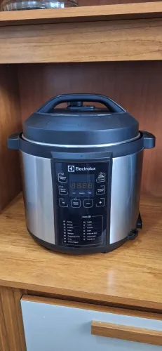 Panela de Pressão Elétrica Electrolux 6L - Digital