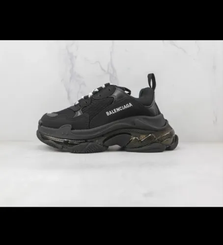 Tênis Balenciaga Triple S 