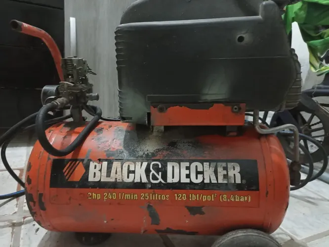 Compressor Black e Decker 25 litros.