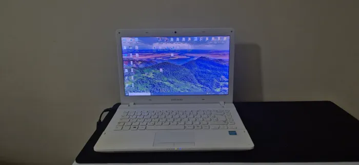 Notebook Samsung 14" semi novo HD SSD 120GB 4GB RAM