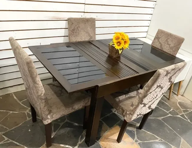 Mesa retrátil aberta 1,60x90 c/4 LINDAS cadeiras (TUDO MADEIRA)