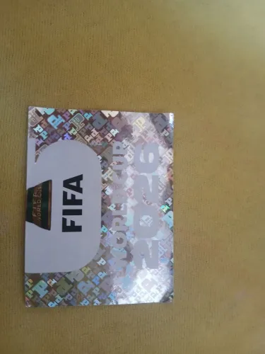 Vendo figurinha lendária 2 da copa
