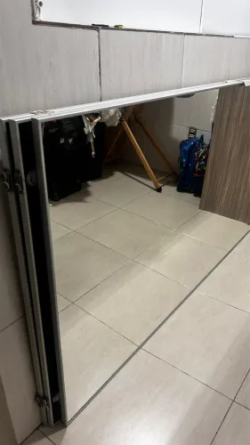 Espelho grande 2,30m x 1,02m com estrutura inox (porta de guarda-roupa