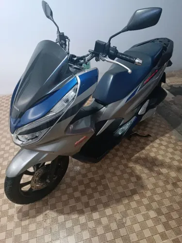 Vendo HONDA PCX sport em ótimo estado de conservação.