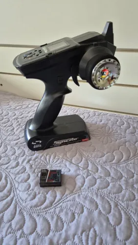 Automodelo - Rádio Kyosho Syncro KT-201 3 canais visor lcd
