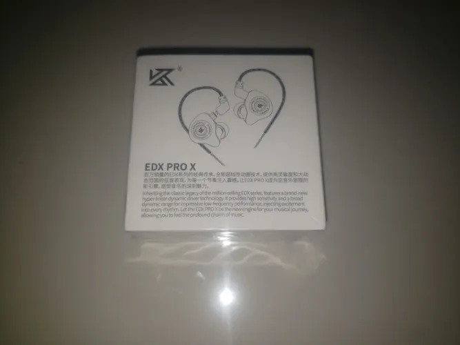 Fone KZ Edx Pro X cor cinza dourado na caixa