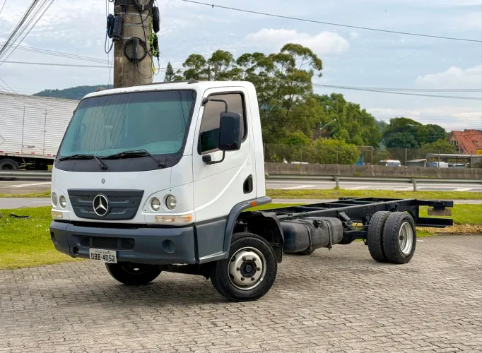 MERCEDES BENZ ACELLO 715c 