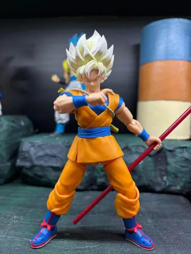 Goku Daima + SSJ + Bastão Mágico Dragon Ball SH Figuarts Bandai