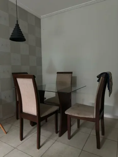 Mesa de jantar 4 lugares