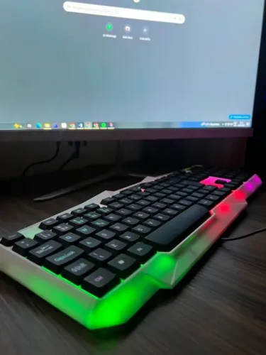 Teclado para computador com Led