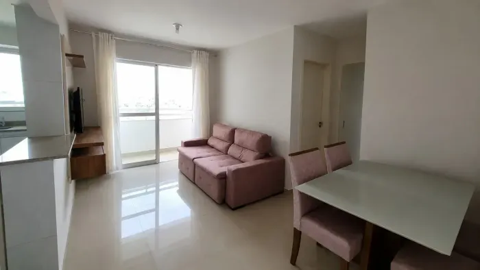 Oportunidade Imperdível: Apartamento Mobiliado de 2 Quartos em Andar Alto!
