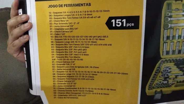 Maleta de ferramenta com 151 peças e furadeira parafusadeira elétrica com duas baterias