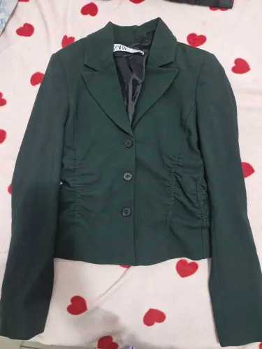 blazer Zara verde drapeado
