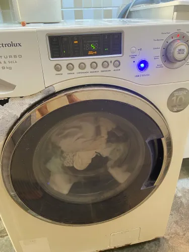 Lavadora de roupa lava e seca